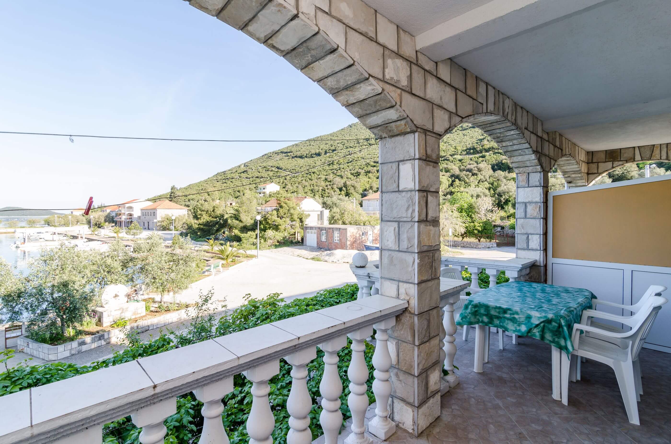 Božović - A2 Two bedroom apartment with balcony and sea view