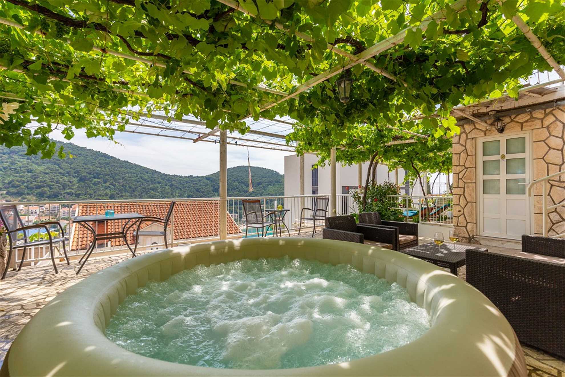 Sea Shell Studio apartment with terrace and jacuzzi Zore Glavinić