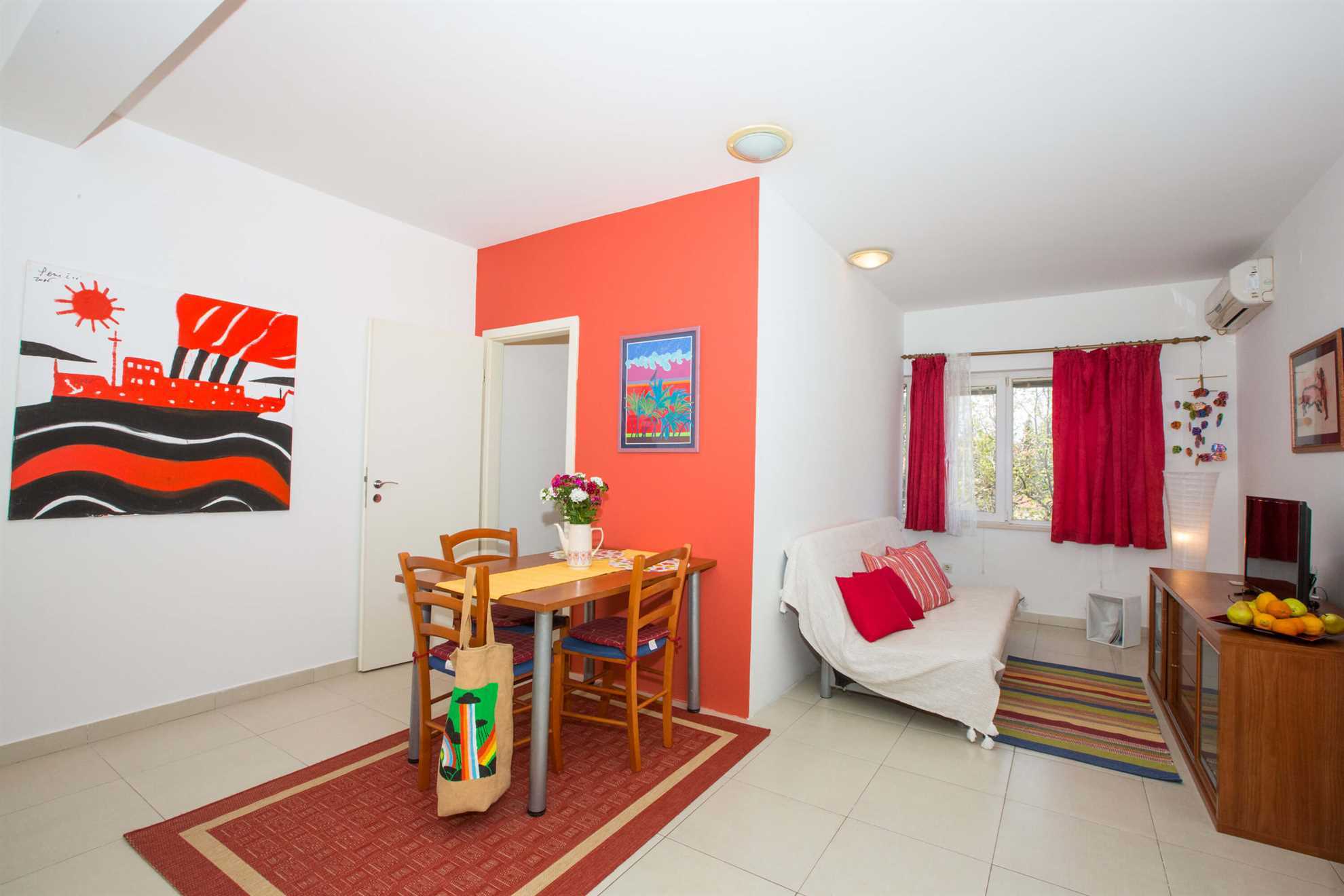 ART SUITES RED & BLUE - Red One Bedroom Apartment