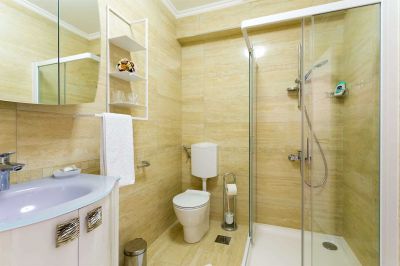 4 - JASMIN LUSH Boutique Pine Tree apartments