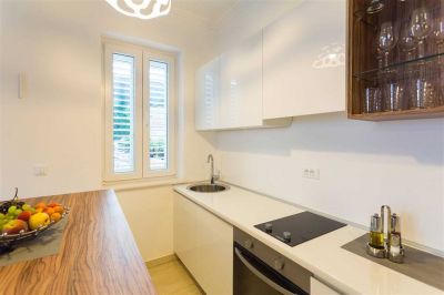 4 - JASMIN LUSH Boutique Pine Tree apartments