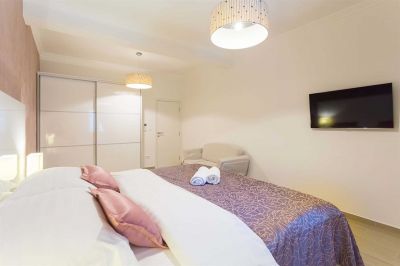 3 - LAVANDER TOUCH - Boutique Pine Tree Apartments