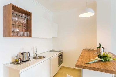 3 - LAVANDER TOUCH - Boutique Pine Tree Apartments