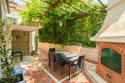 Ivana's Central Suites One Bedroom Apartment with balcony and sea view A2