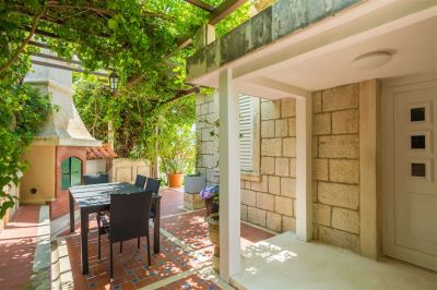 Ivana's Central Suites One Bedroom Apartment with balcony and sea view A2