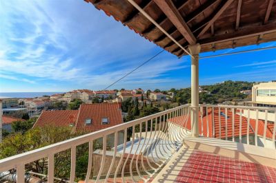 Ivana's Central Suites One Bedroom Apartment with balcony and sea view A2