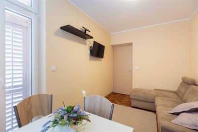 Ivana's Central Suites One Bedroom Apartment with balcony and sea view A2