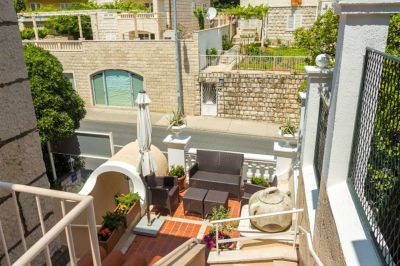 Ivana's Central Suites One Bedroom Apartment with balcony and sea view A2