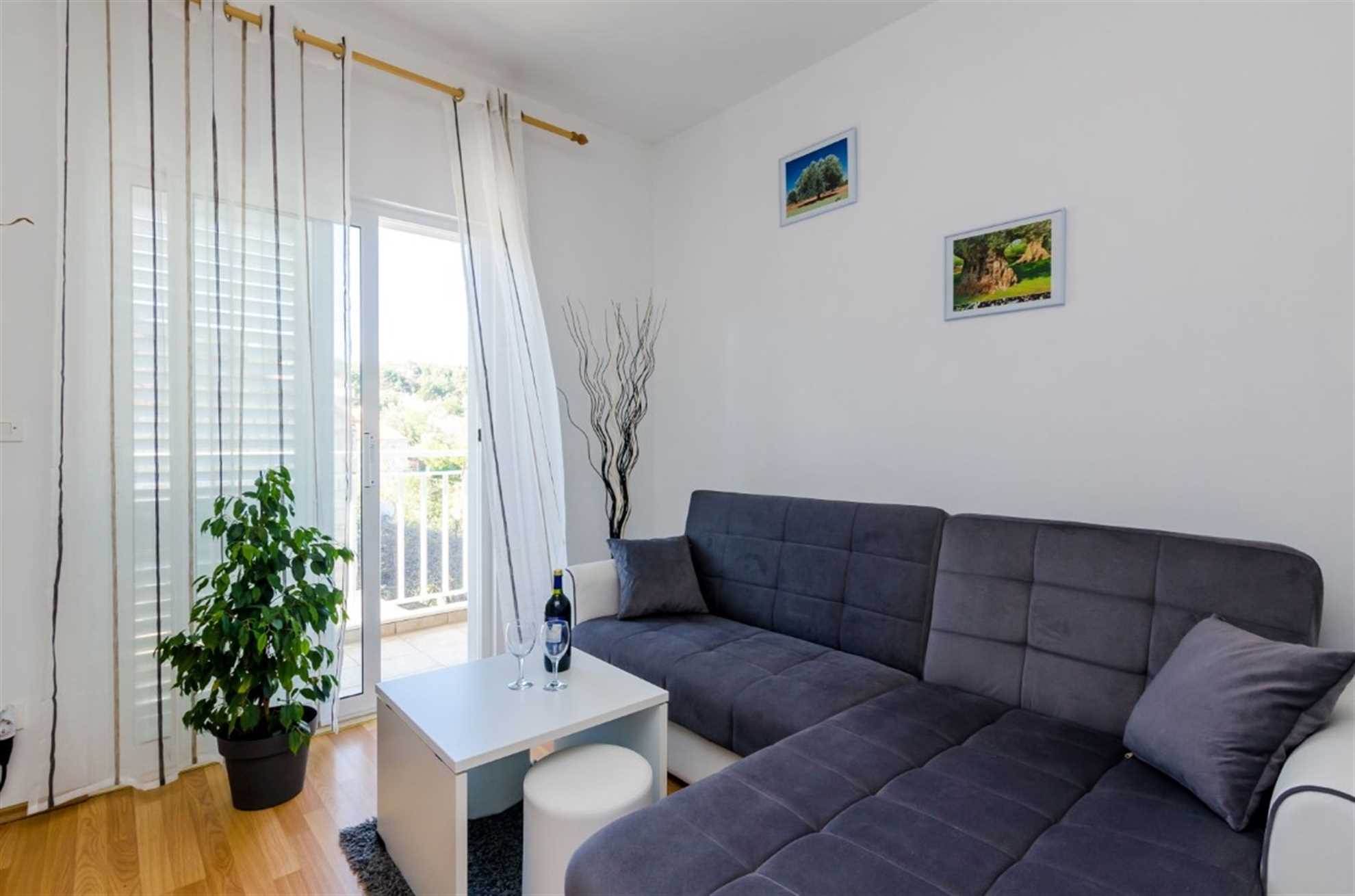 A4 Apartment with Terrace Lorena for rent in Mljet, South Dalmatia