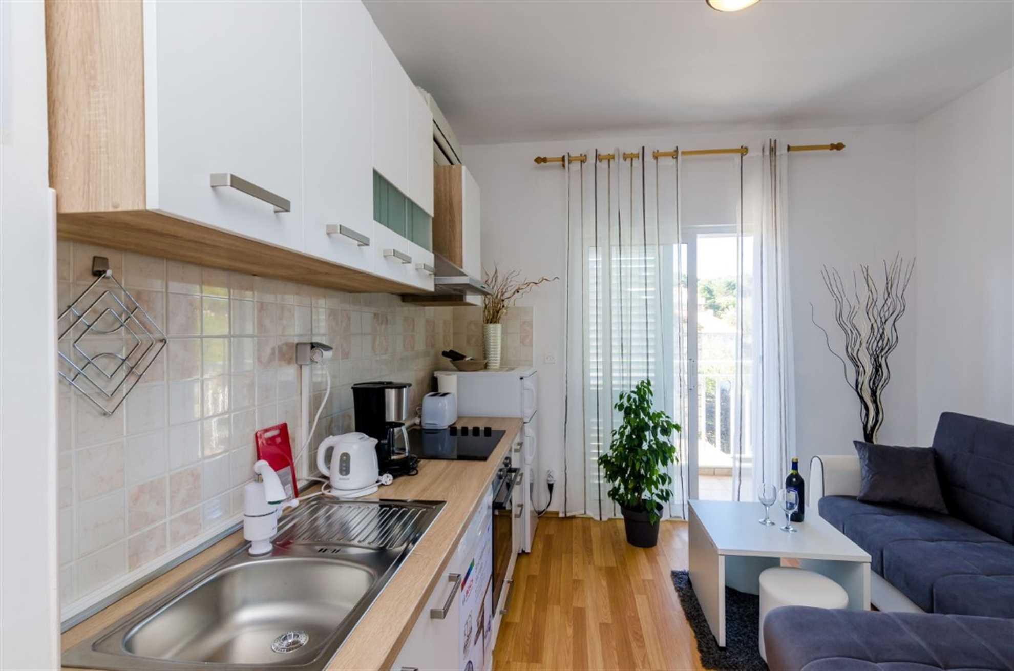 A4 Apartment with Terrace Lorena for rent in Mljet, South Dalmatia