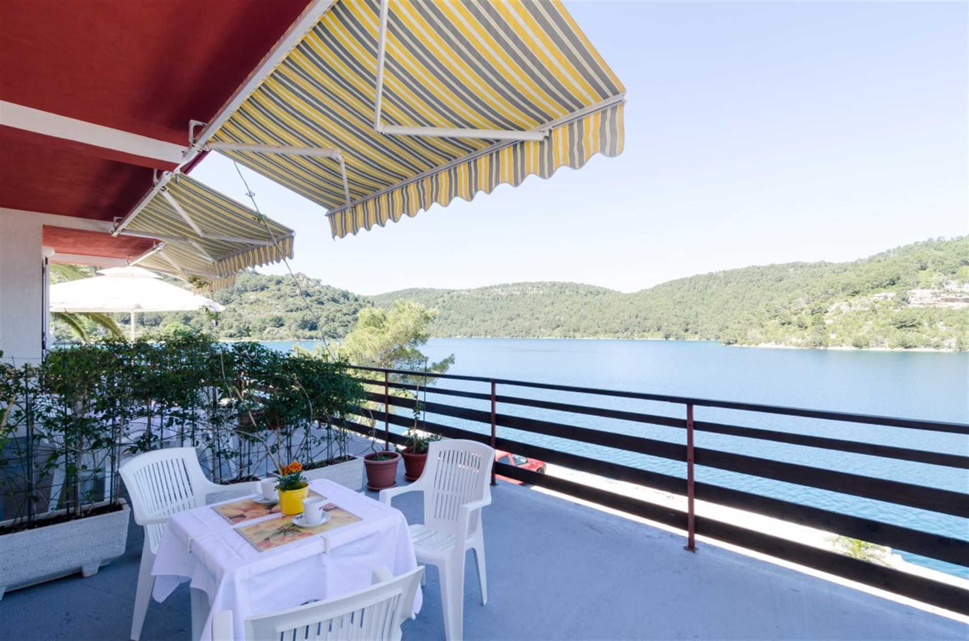 Matana Chano Šilok One Bedroom Apartment with Terrace and Sea View