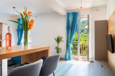 1 - Garden Secret TOP FLOOR - studio apartment - Boutique Pine Tree Apartments