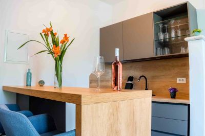 1 - Garden Secret TOP FLOOR - studio apartment - Boutique Pine Tree Apartments