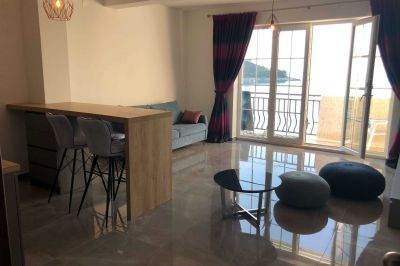 3 - Lavander Touch TOP FLOOR - apartment with balcony - Boutique Pine Tree Apartments