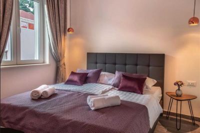 5 - Precious Moments TOP FLOOR - Boutique Pine Tree Apartments