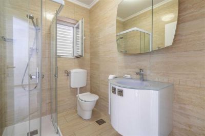 5 - Precious Moments TOP FLOOR - Boutique Pine Tree Apartments