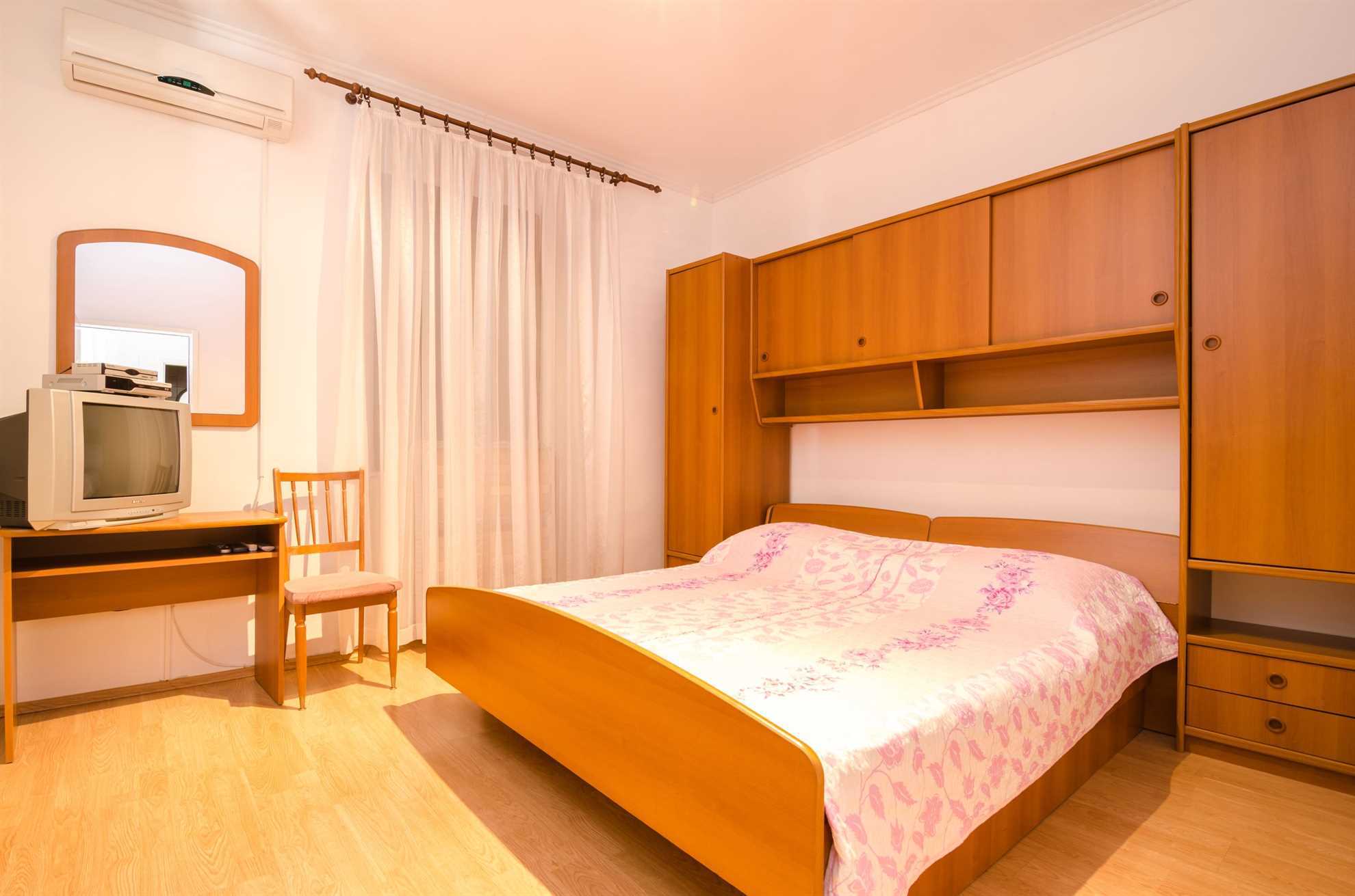 Rooms Mozara - Double room with private external bathroom 1