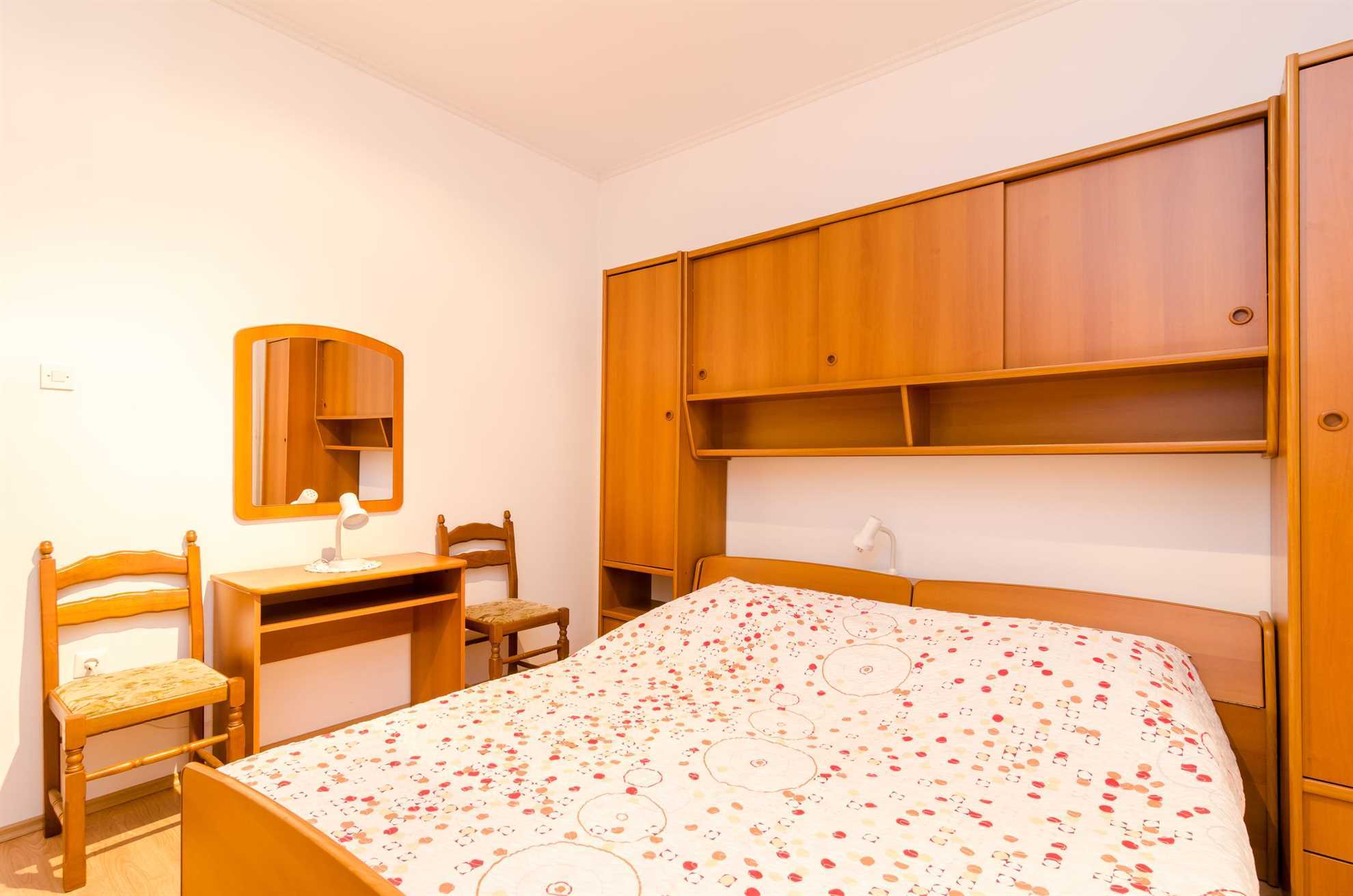 Rooms Mozara - Double room with private external bathroom 2