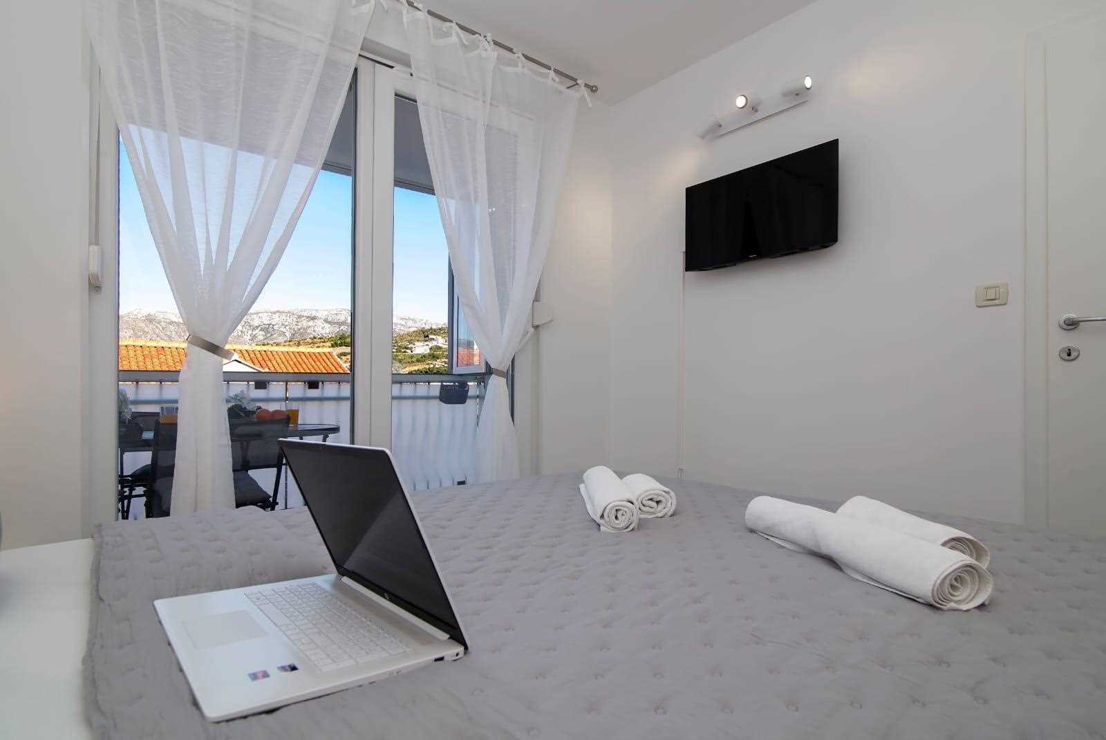 MIRROR apartment