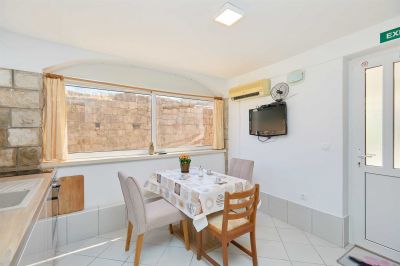 Azinovic Apartment - Lily