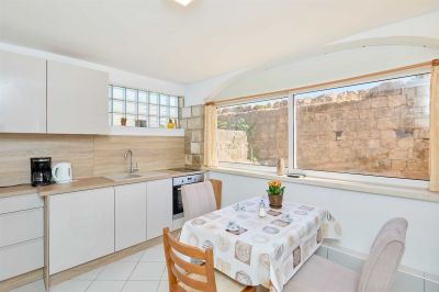 Azinovic Apartment - Lily