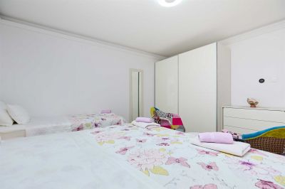 Azinovic Apartment - Lily